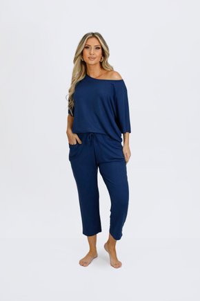 01 pijama capri com bolso e manga raglan marinho