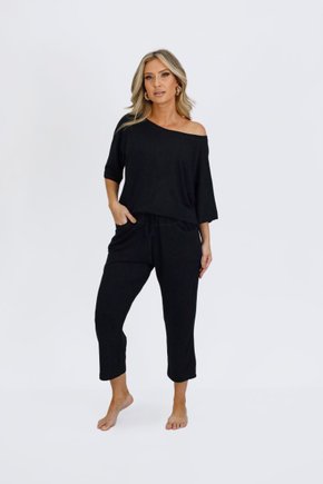 03 pijama capri com bolso e manga raglan preto
