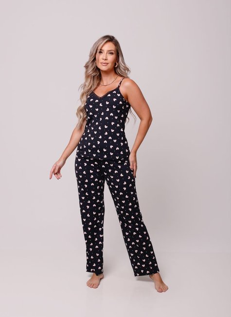 01 pijama longo com alca preto com coracoes